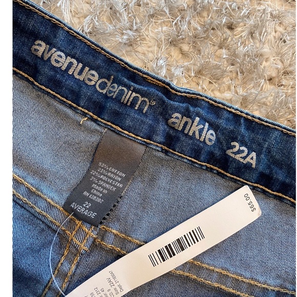 NWT Avenue Embroidery Hem Ankle Jeans - Picture 4 of 4